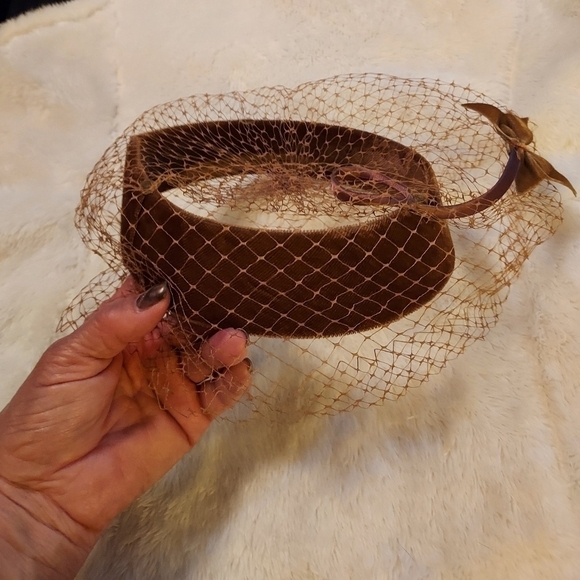 Vintage velvet with netting and velvet bow - Picture 1 of 11